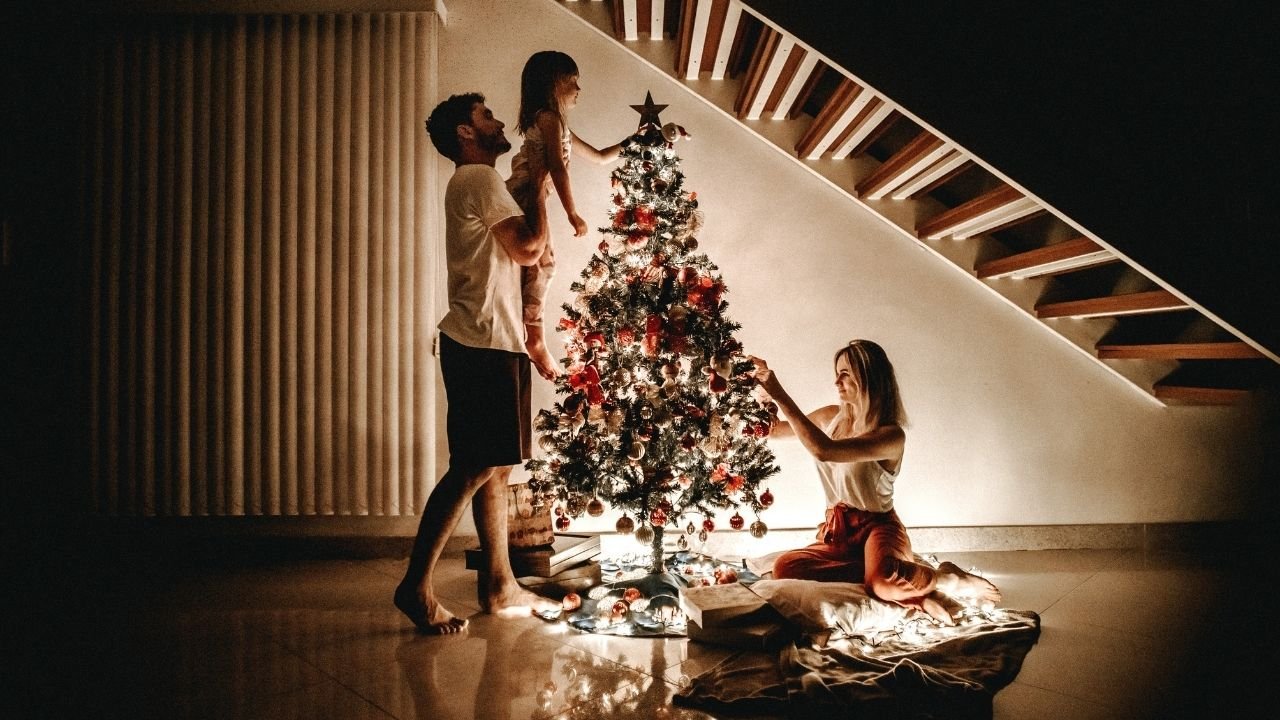 20 Happy Christmas Activities with Family You Can Enjoy in 2025