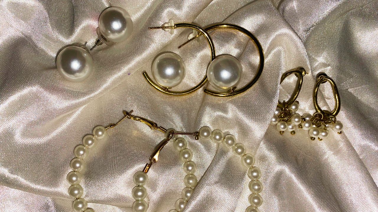 jewelry items pearl earrings